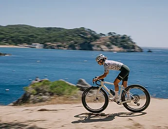 Megamo renforce son offre Gravel avec son West