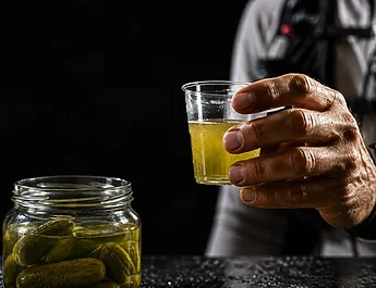 UTMB 2026 : pourquoi ont-ils tous bu du jus de cornichons ?
