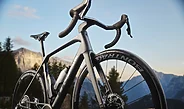 Trek dévoile le nouveau Domane, plus léger et plus polyvalent