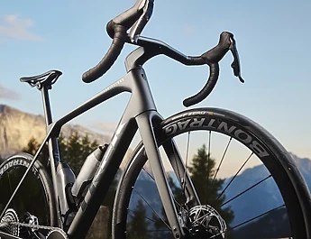 Trek dévoile le nouveau Domane, plus léger et plus polyvalent