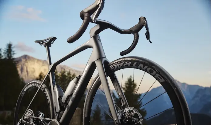 Trek dévoile le nouveau Domane, plus léger et plus polyvalent
