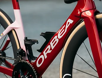 Huit Orca Aero personnalisés pour Lotto-Intermarché sur la Vuelta