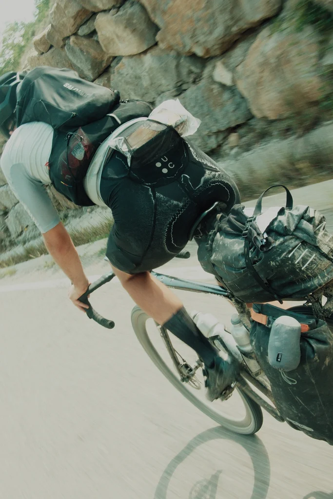 Le TITICI Revo de Nico Neves en configuration longue distance, avec transmission Campagnolo Ekar mécanique et équipement complet de bikepacking.