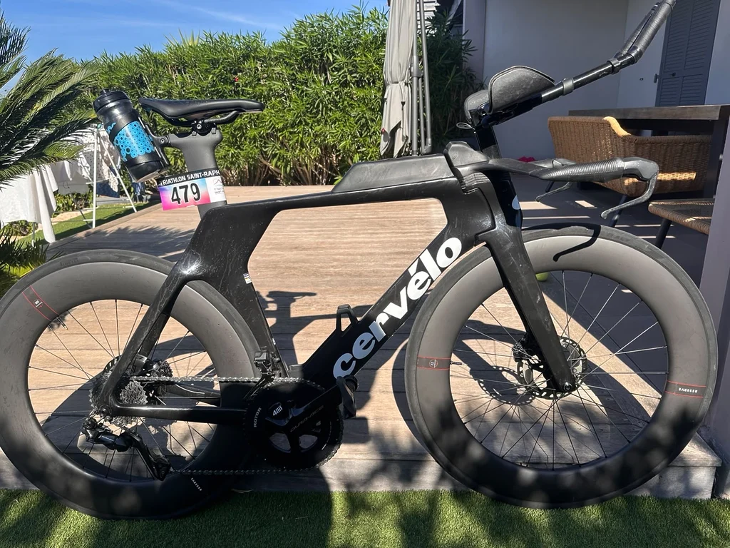 Cervélo P5 2025 de Yann Payen en taille 54, équipé en Shimano Dura-Ace, roues Reserve 67/88 et plateau Rotor de 55 dents.