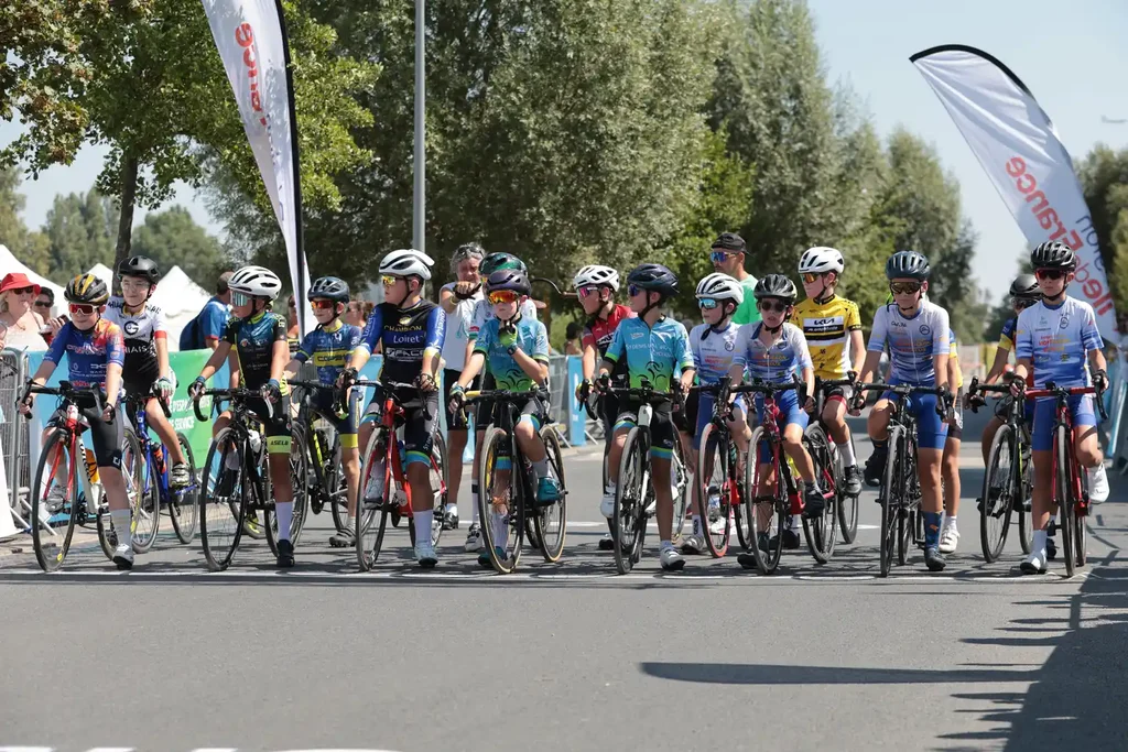 Enfants au départ de la Course des Champions du Crito’Star sous les ordres de Rémy Turgis à Choisy-le-Roi.