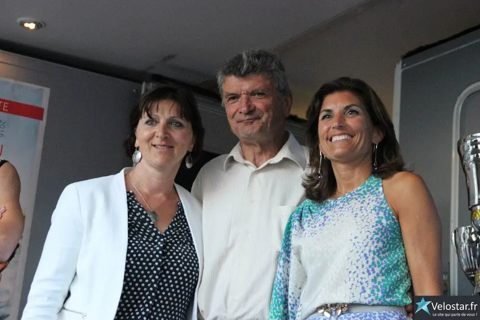 Bernard Thévenet aux côtés de Sandrine Gelot lors du Critérium de Longjumeau.