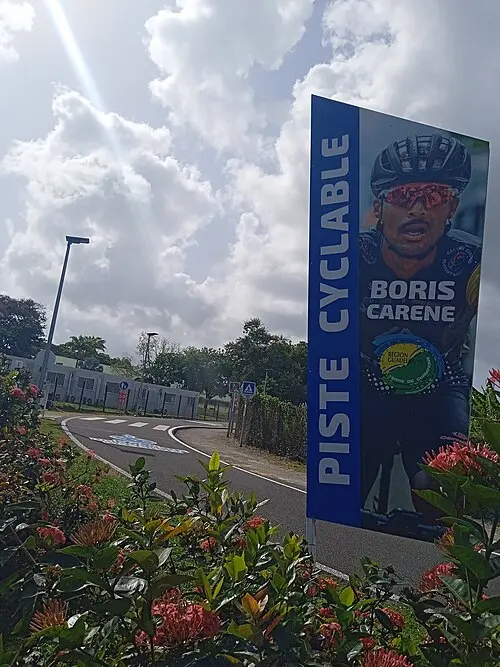 Piste cyclable Boris-Carène à Baie-Mahault, en Guadeloupe, portant le nom du triple vainqueur du Tour de Guadeloupe.