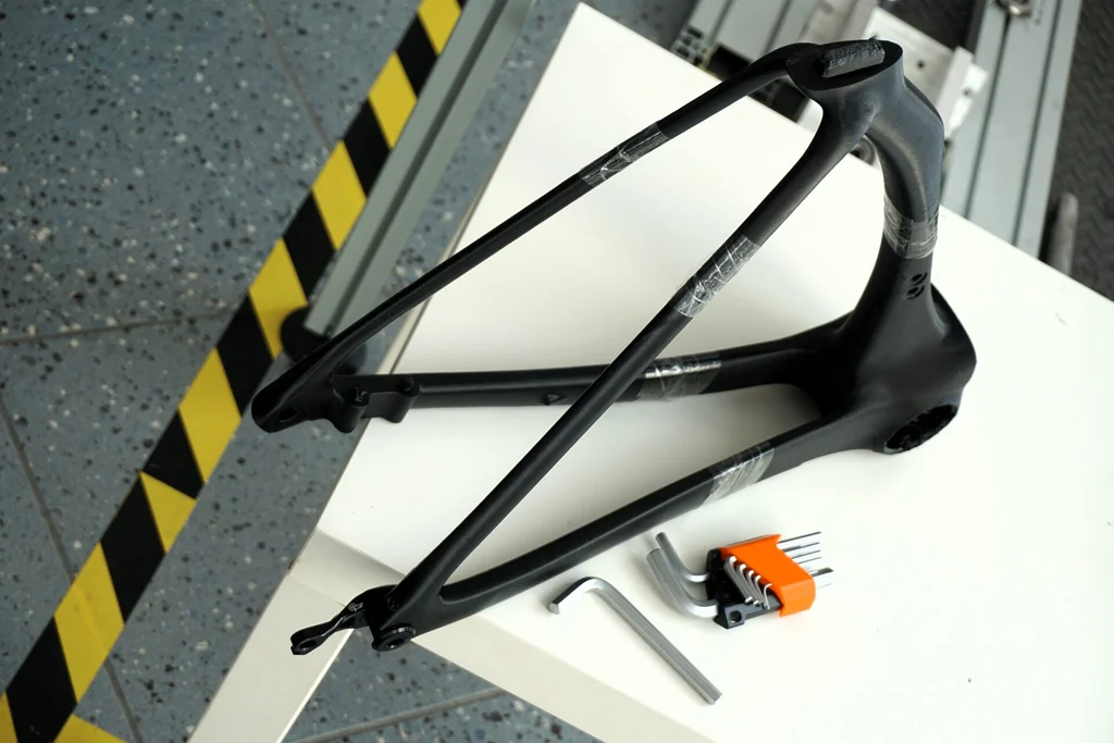 fabrication monocoque carbone
