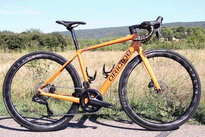 Vélo de route à assistance électrique
