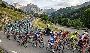 Grand peloton de cyclistes