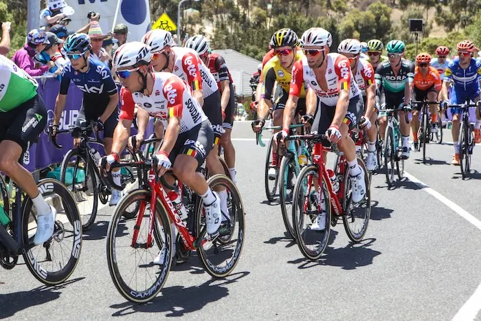 Plusieurs maillots de cyclisme
