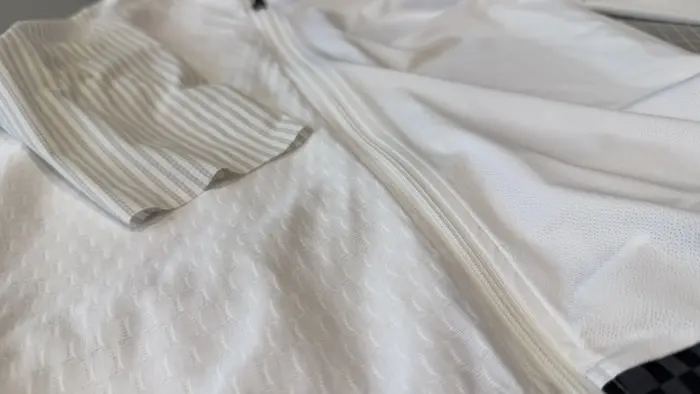 deux tissus sur maillot de cyclisme