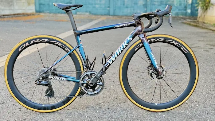 Vélo S-Works avec Dura-Ace WH-R9370